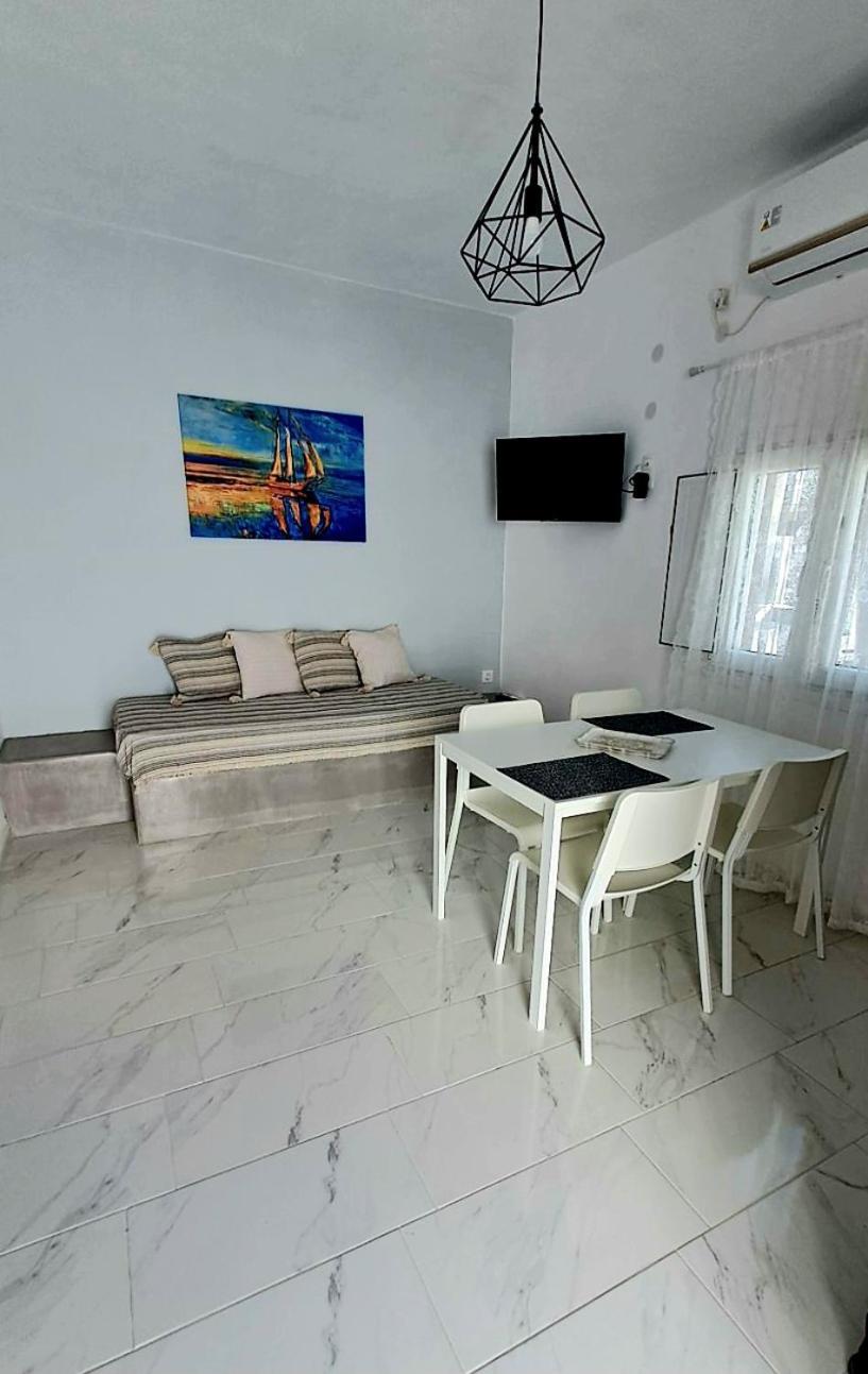 Lava Prive Karterados (Santorini)